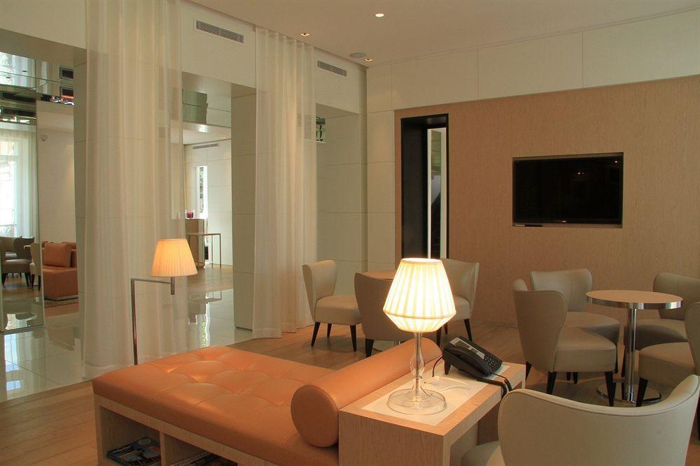 Le Cesar Hotel Plan-de-Cuques Exterior photo