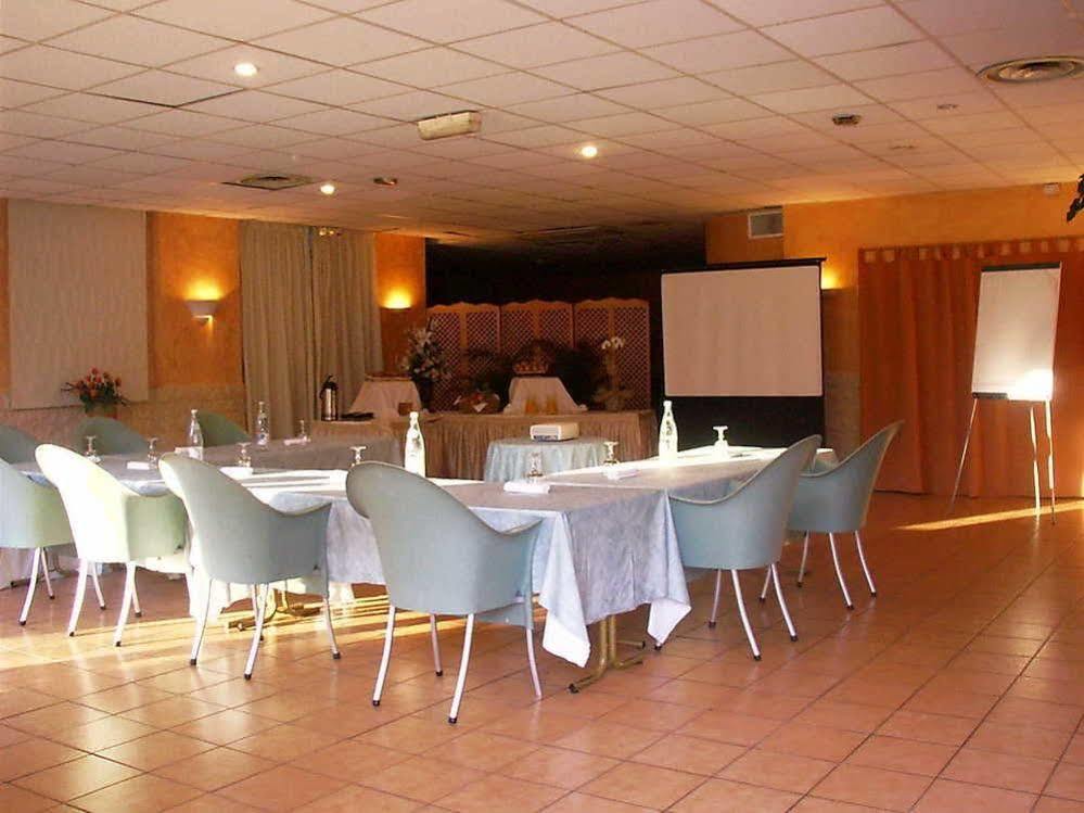 Le Cesar Hotel Plan-de-Cuques Exterior photo