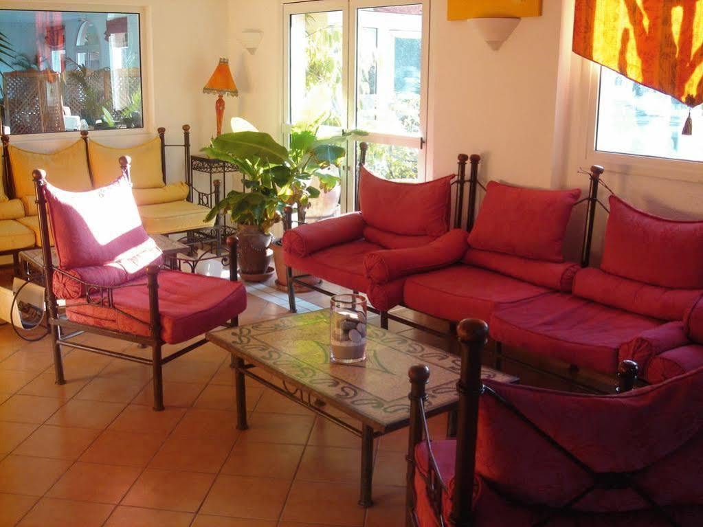 Le Cesar Hotel Plan-de-Cuques Interior photo