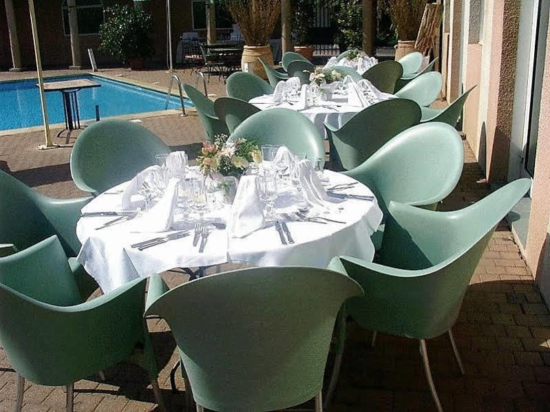 Le Cesar Hotel Plan-de-Cuques Restaurant photo
